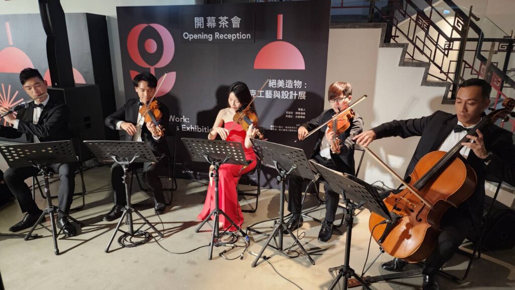 ▲捷克工藝展的開幕式,由臺灣知名弦樂團率先演出。(記者 辛澎祥/攝)