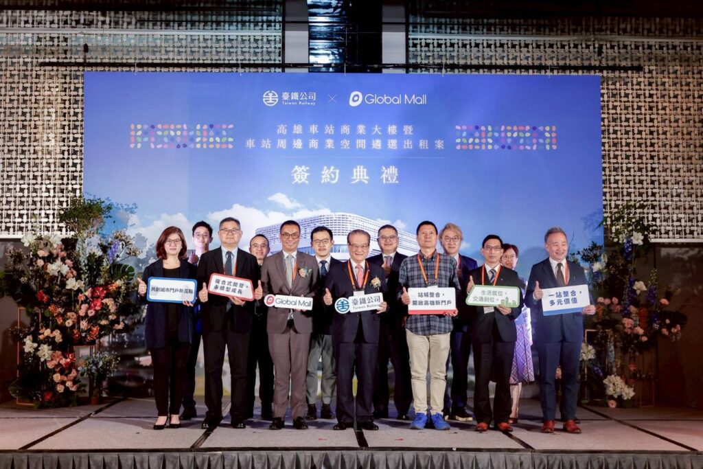 ▲簽約雙方代表與團隊合影留念。(圖/臺鐡公司 提供)