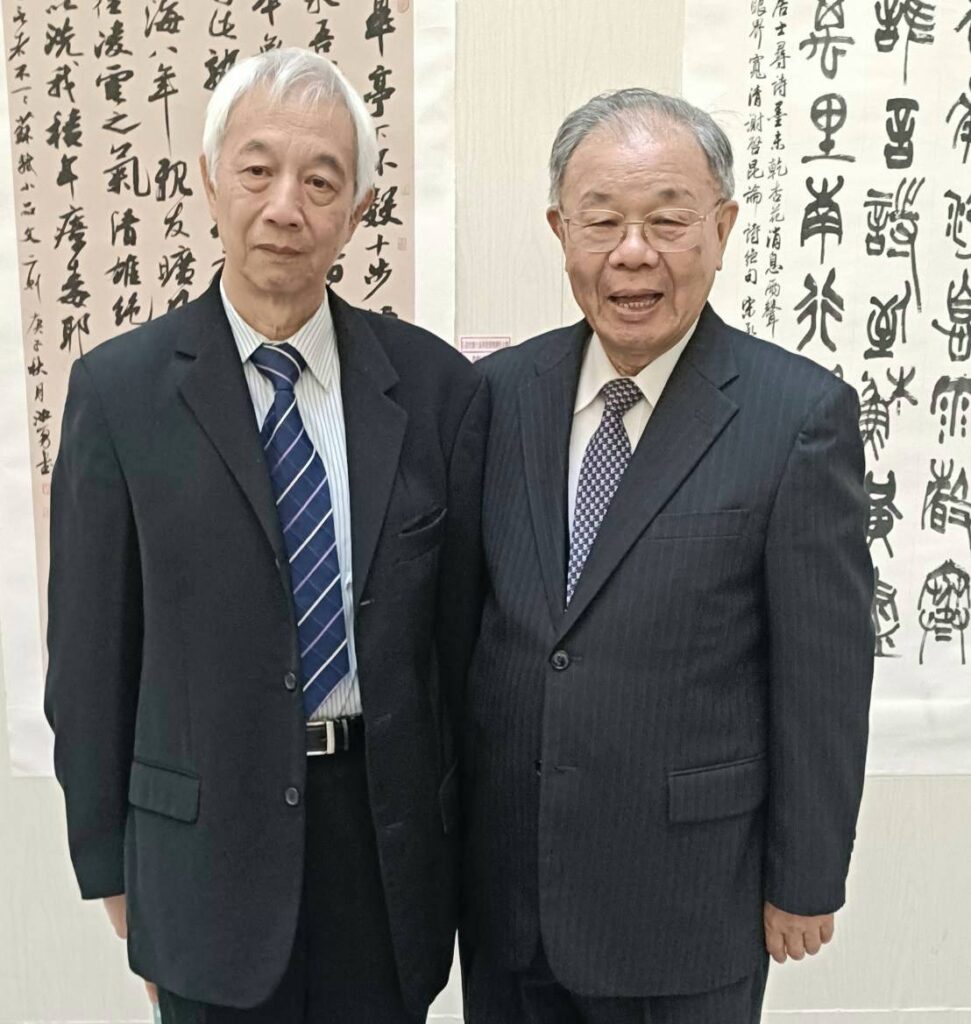 ▲推動跨國跨域書法交流活動不遺餘力的張炳煌教授（右）與香港漢榮書局董事長石漢基，為推動「中華翰墨情」兩岸三地書法比賽活動顯得義無反顧。（記者 辛澎祥/攝）