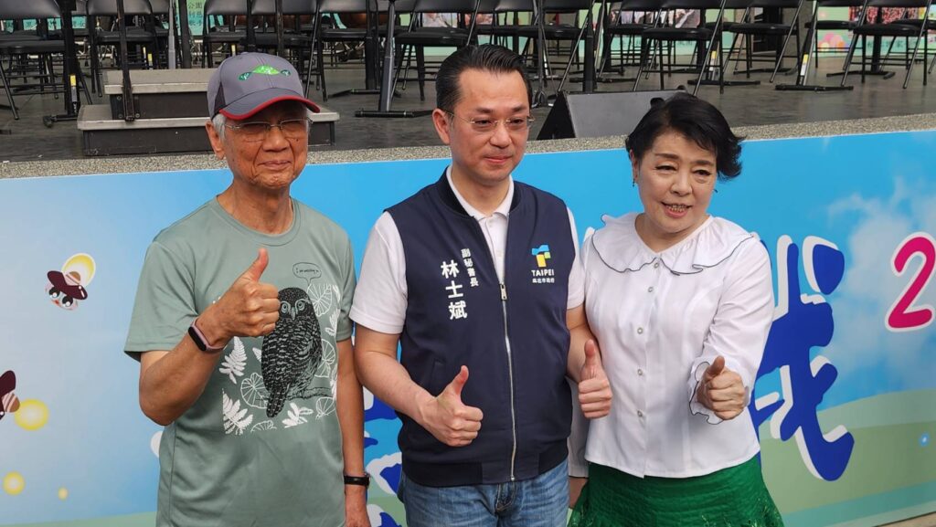 ▲劉振榮執行長（左起）、林士斌副秘書長及聲樂家簡文秀是戀戀螢火蟲親子音樂會的重要推手。（記者 詹佳綺/攝）
