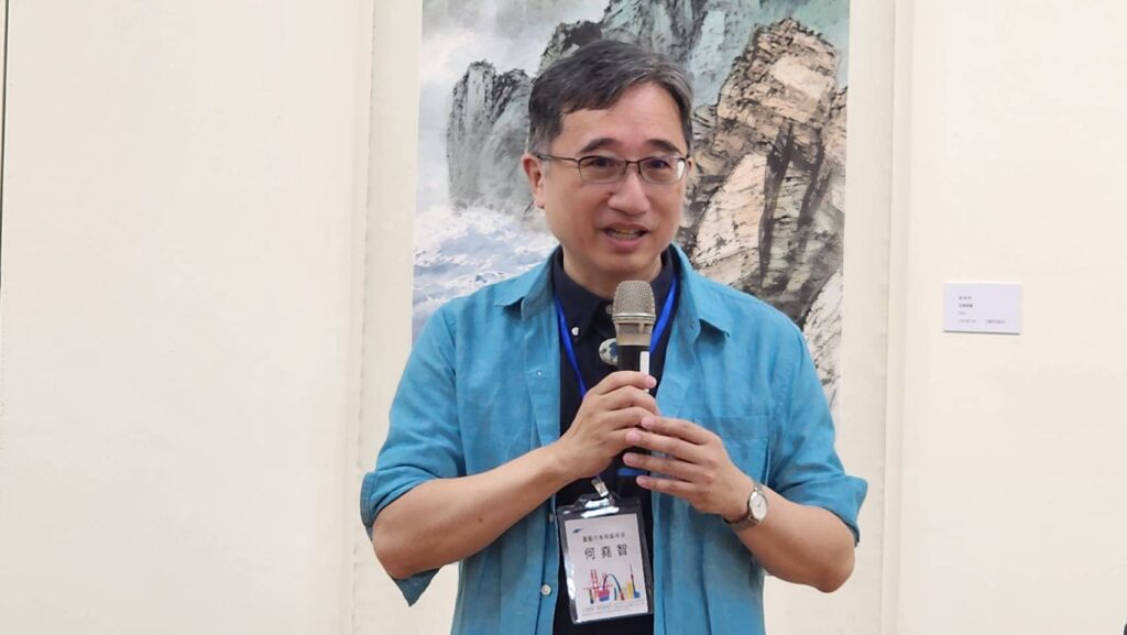▲臺藝大書畫藝術學系教授，也是本次學術交流展策展人何堯智博士在開幕式上致詞表示，本次展覽的重要意義在於致力打造長期交流的高端平台，開創創作與展覽新的藝術發展契機。（記者 辛澎祥/攝）