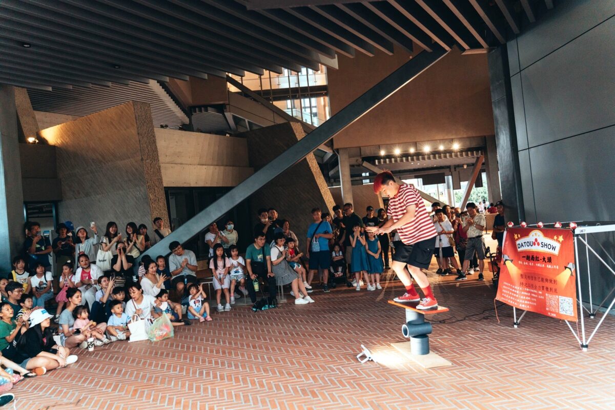馬戲、魔術、小丑秀  新北市美術館連假活動好精彩