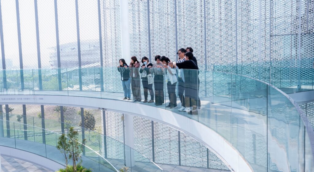 民眾在解鎖任務的同時，不僅讀懂建築，也重新感受人與空間、與城市之間的連結。（圖/文化局提供）