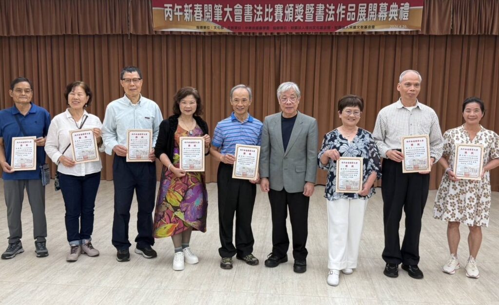 ▲長青組各獎項得獎人合影留念。(記者 詹佳綺/攝)