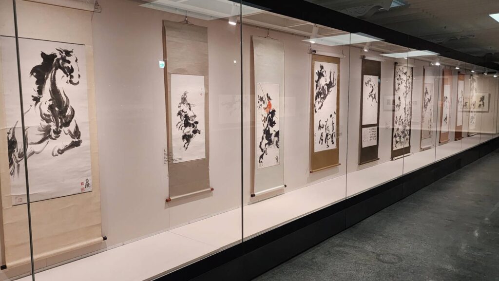 ▲名家大師所精繪的馬，展現馬上千秋萬世般的氣勢。（記者 辛澎祥/攝）