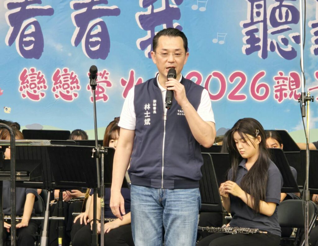▲臺北市政府副秘書長林士斌致詞時表示，在大安森林公園舉辦親子音樂會與螢火蟲生態之旅，讚佩簡文秀教授的公益付出，讓活動更添歡樂氣息。（記者 詹佳綺/攝）