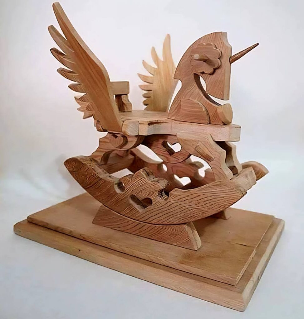 ▲參展藝術家許博文的木雕作品「嚮往飛翔的馬」,極具特色。(圖/主辦單位 提供)