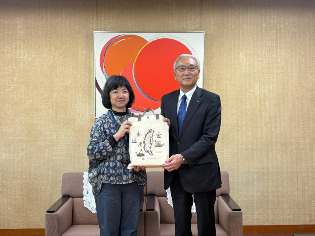 ▲李靜慧次長(左)與日本山口縣副知事平屋隆之合影。(圖/文化部 提供)