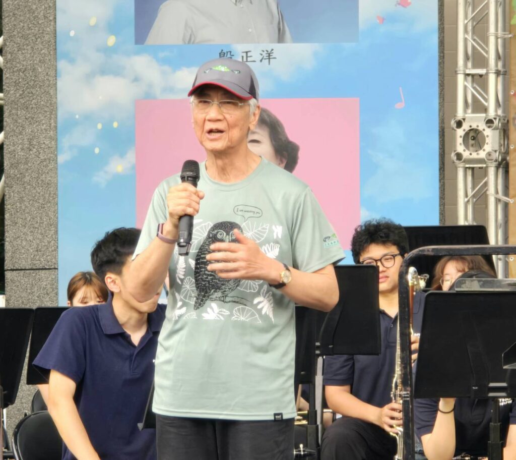 ▲大安森林公園之友基金會執行長劉振榮指出，從生態與綠意的層面來看，這次的親子音樂會活動結合螢火蟲生態導覽，深具意義。（記者 詹佳綺/攝）