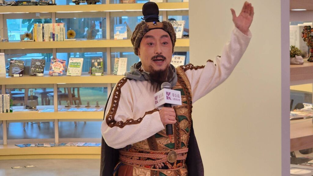 ▲新編京戲「阿依達的愛」的製作人暨主演角色的李寶春老師,特別闡述了從京戲的角度來看這部西方歌劇所改編呈現的好戲,並認為必然帶給觀眾不同的視覺饗宴。(記者 辛澎祥/攝)