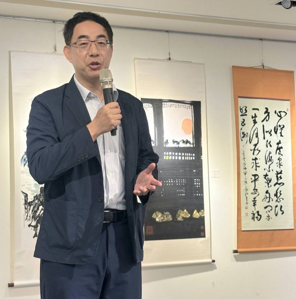 ▲國立臺東生活美學館館長徐敘國在開幕式上致詞時表示，肯定都蘭山畫院的整體會務的正向作為，對這次質量兼俱的參展作品感到讚賞不已。（圖/林永發 提供）