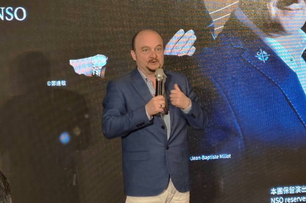 法國雙簧管大師馮思瓦.勒樂很開心再次來到臺灣,並與NSO及指揮呂紹嘉合作。(記者 陳安婷/攝)