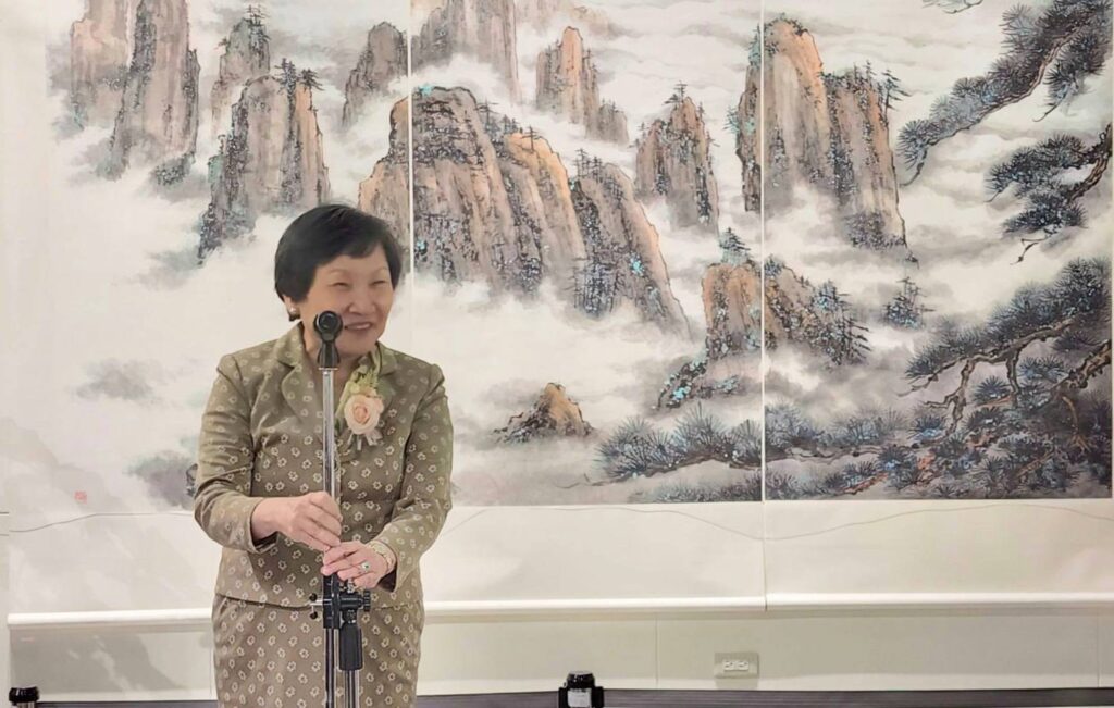 ▲前故宮博物院院長周功鑫認為，黃湘詅傳承了黃君璧大師的畫技與為人風範，在藝術領域展現讓人驚嘆的成就。（記者 詹佳綺/攝）