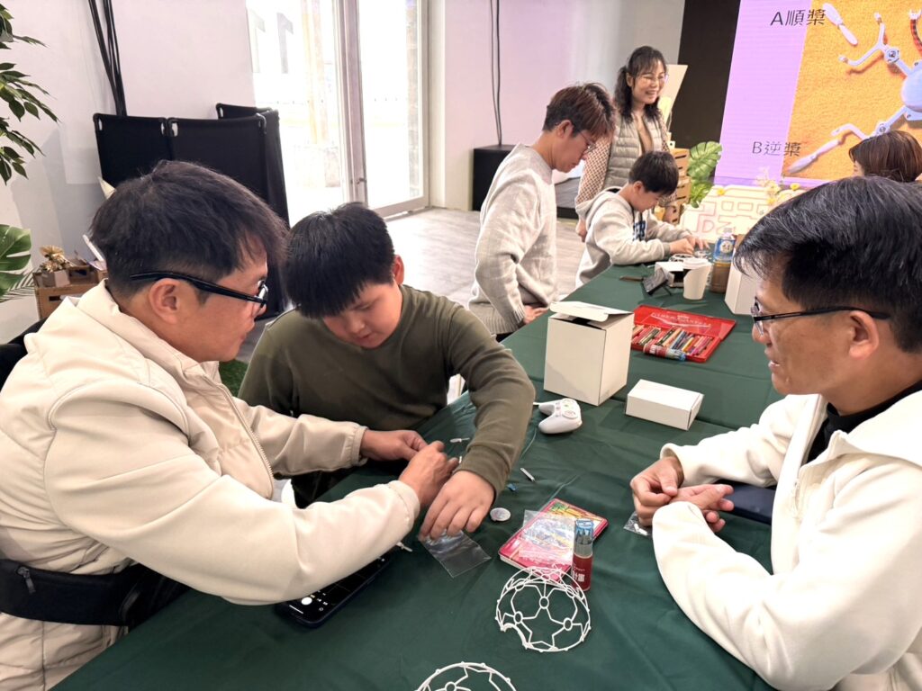「一起童心協力讓世界更Happy」無人機足球飛行體驗。（圖/文化局提供）