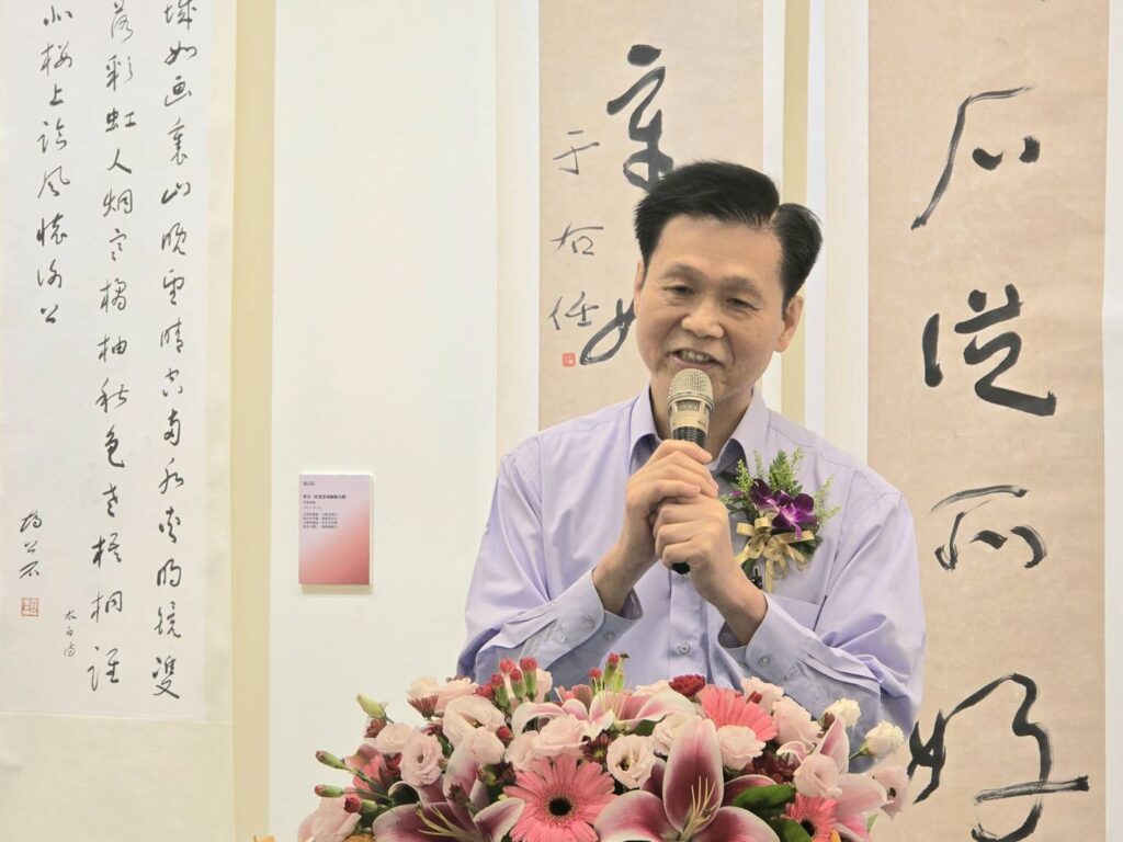 ▲中國書法學會理事長陳銘鏡強調，中國標準草書學會在右老的倡導與推動下，至今仍維繫著書風與藝術風華，兩岸與日本的書家作品的展出，更建構了書壇深根的重大契機。（記者 詹佳綺/攝）