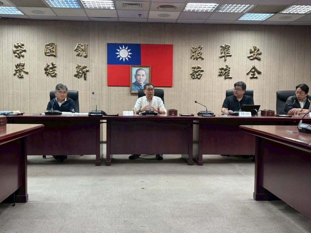 ▲臺鐡總經理馮輝昇(中)在會中強調臺鐡正推動黃金十年,讓臺鐵成為AI智慧的組織。(圖/臺鐡公司 提供)
