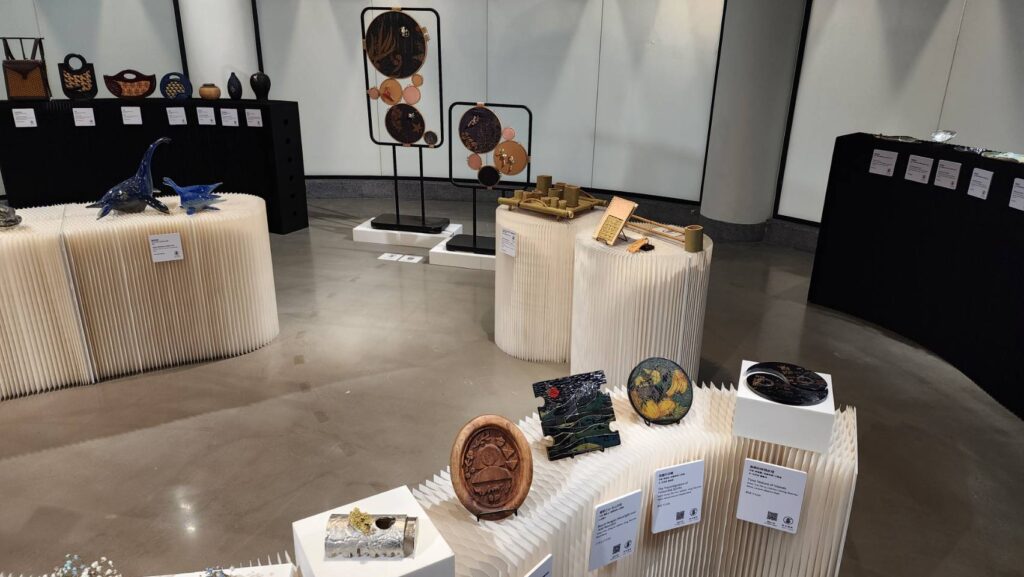▲捷克工藝創作的來台展出,將與臺灣工藝界進行對話。(記者 辛澎祥/攝)