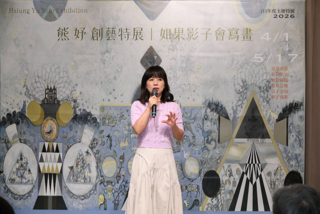 ▲藝術家熊妤認為，透過展場不同時段的光影變化，引導觀者體驗不同的圖文與結構上的多重視覺差異，是此展另一個新的詮釋。（圖/臺北市藝文推廣處 提供）