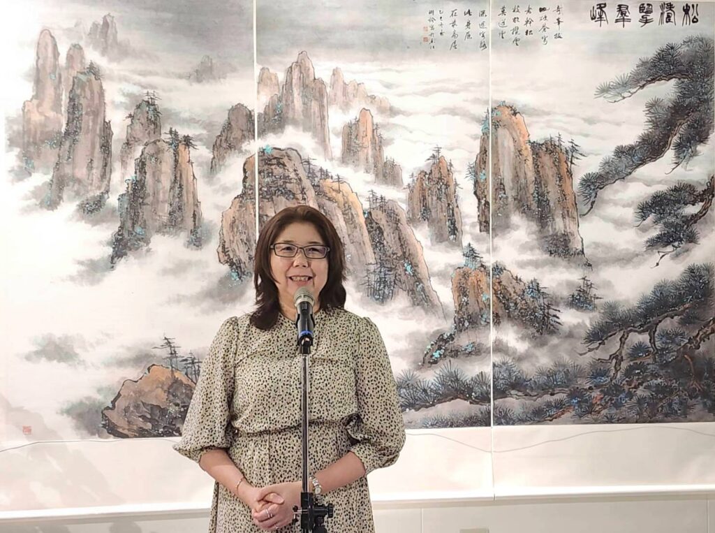 ▲國立中正紀念堂管理處處長張惠君在開幕式上致詞時表示，黃君璧及黃湘詅的臺北畫展的展出，將讓很多民眾與大師的作品不期而遇。（記者 詹佳綺/攝）