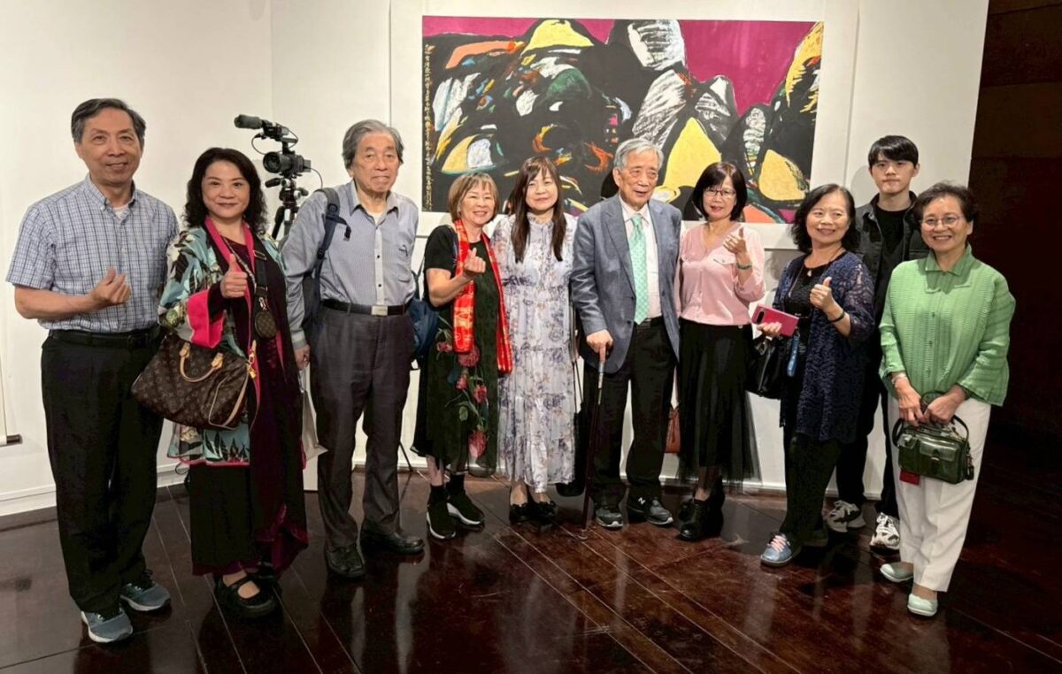 詩學畫域  文人墨彩  黃光男在傳統與現代水墨交融中  展現濃郁東方美學與深厚文學底蘊  備受正面評價