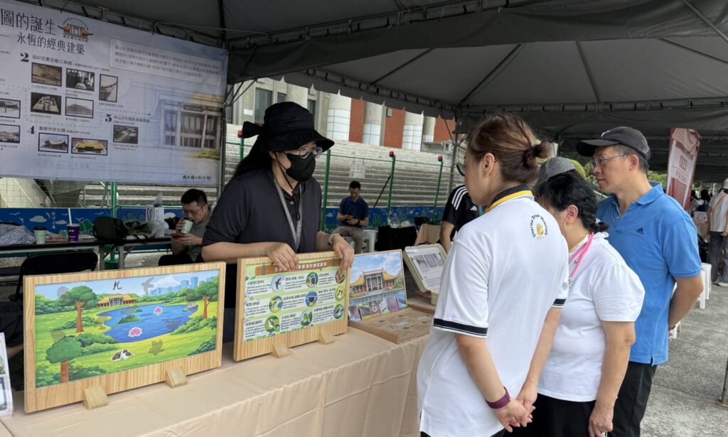 ▲現場展示攤位提供了不少心靈方面的書冊。(圖/國父紀念館 提供)