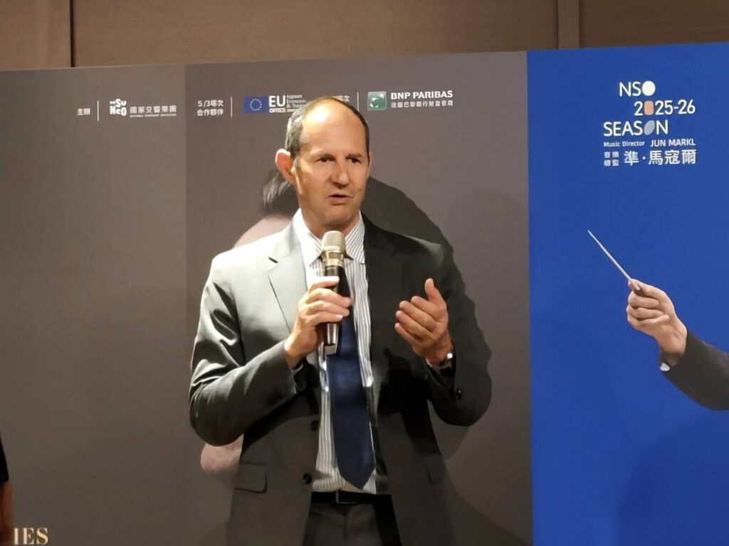 歐洲經貿辦事處處長谷力哲希望透過音樂,拉進彼此的距離。(記者陳安婷/攝)