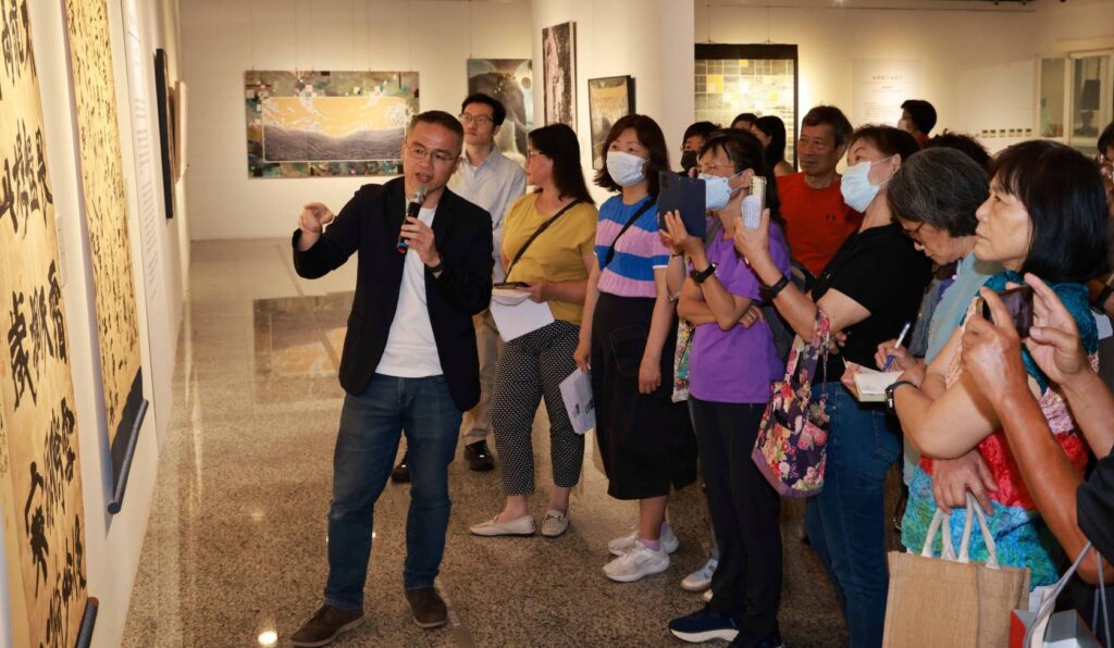 ▲中山青年藝術獎巡迴展的作品受到民眾的青睞，討論熱烈。（圖/國父紀念館 提供）