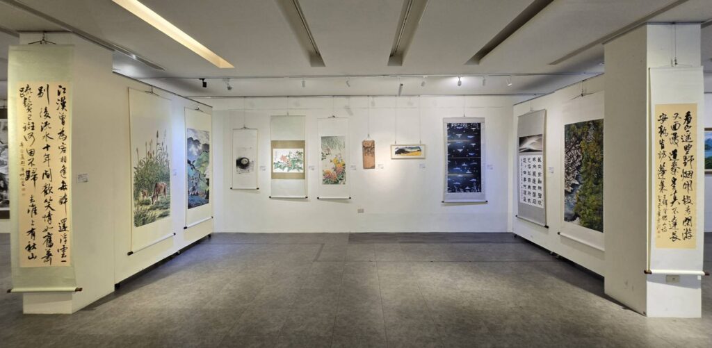 ▲來自花東與台北的參展藝術家，在這次的聯展活動中將凝聚交流的默契與際遇，更加顯得藝術機緣的難能可貴。（記者 詹佳綺/攝）