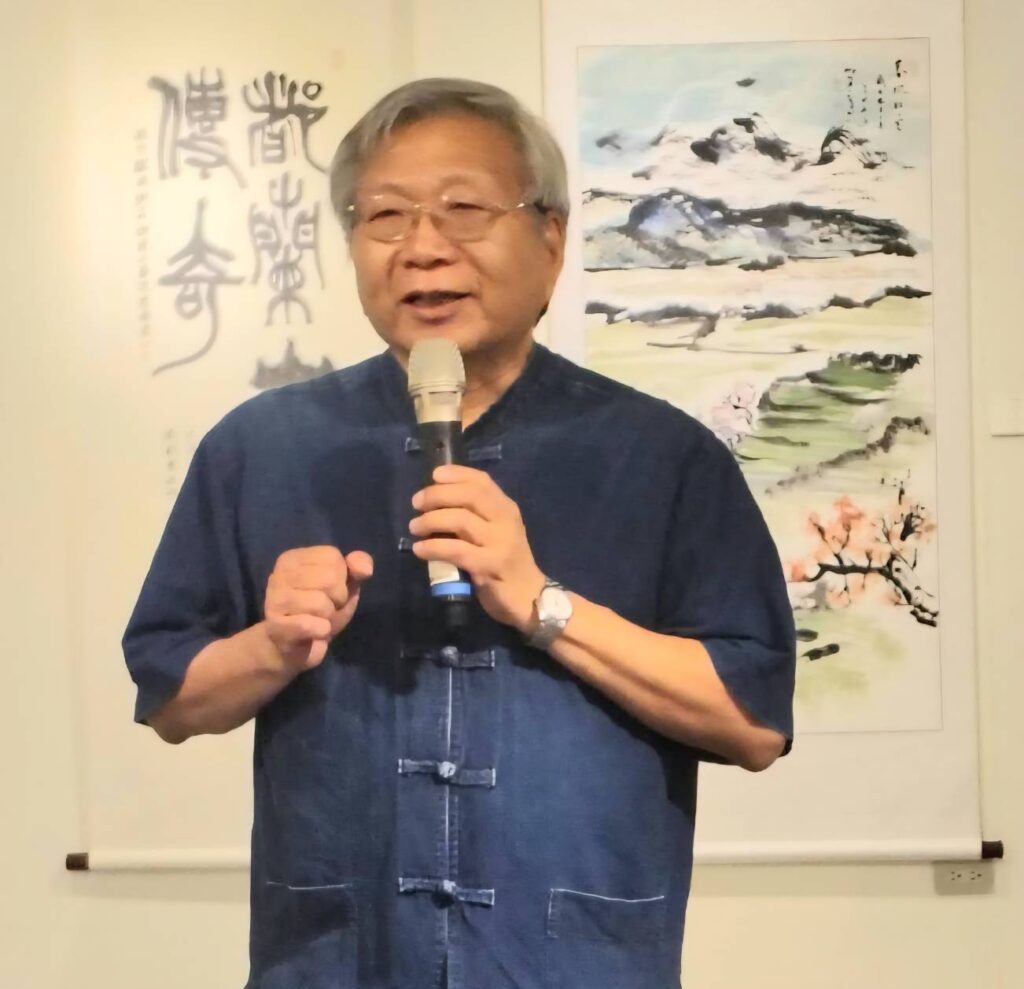 ▲臺東都蘭山畫院院長林永發教授，特別邀集臺東與花蓮書畫家們加入此次協會聯展行列，讓這次的聯展更具可看性。（記者 詹佳綺/攝）