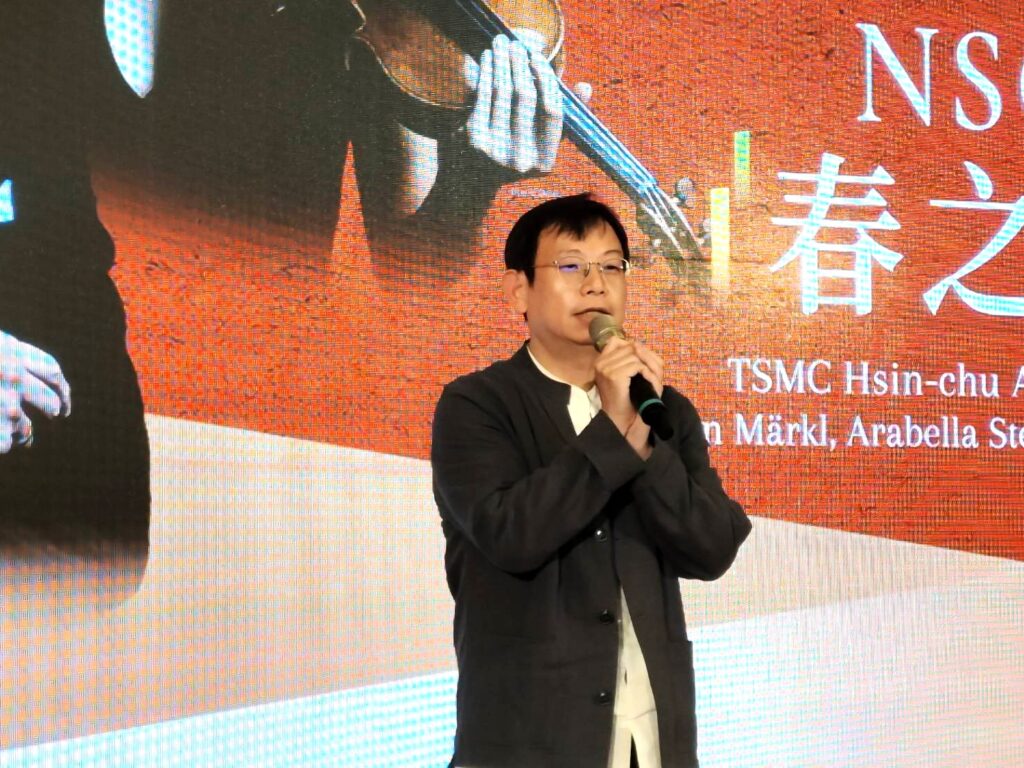 台積電文教基金會執行長許峻郎表示，本屆藝術季以「召喚浪漫」為主題，帶領觀眾感受內心深層的力量與情感。（記者 陳安婷/攝）