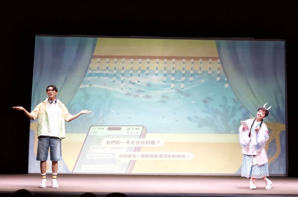 走戲人現場演出《龍女流浪記》的優化升級2.0版。（記者 陳安婷/攝）