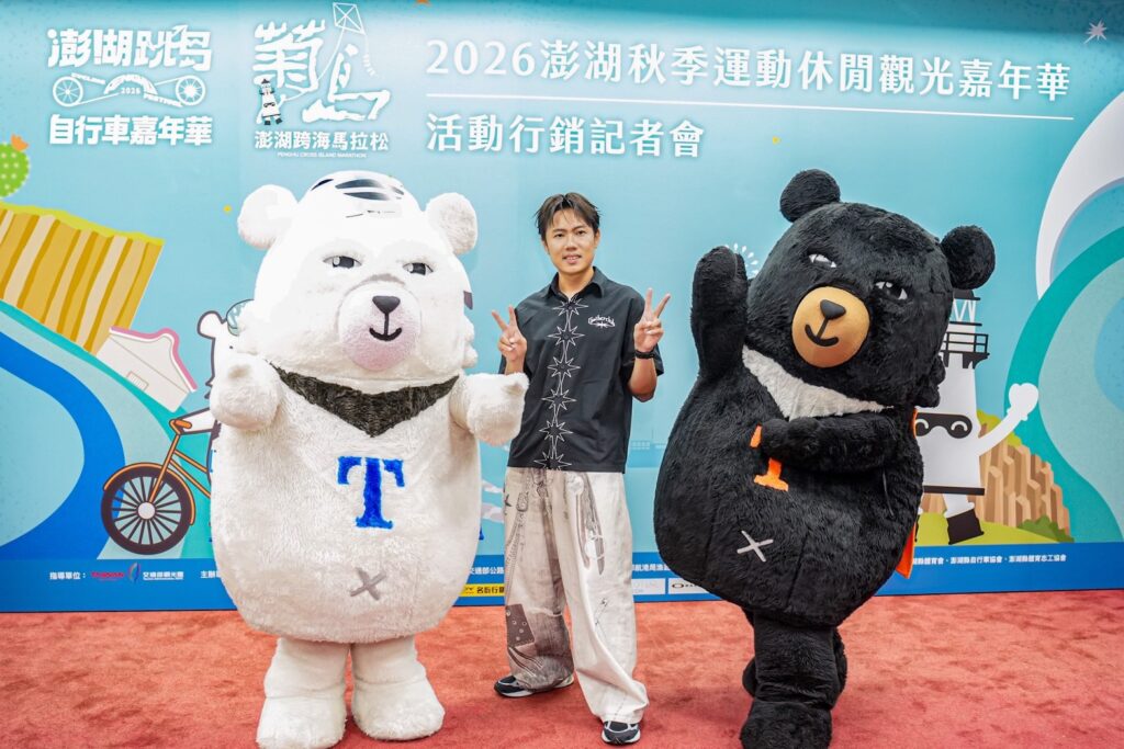 ▲玖壹壹樂團的成員洋蔥擔任活動的代言人,暢談澎湖旅遊的美好經驗。(記者 辛澎祥/攝)