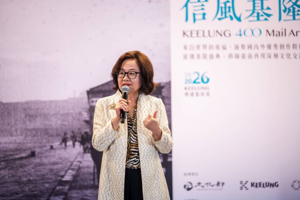 ▲白鷺鷥文教基金會榮譽董事長陳郁秀表示，藝術家以創作傳遞對臺灣的祝福，讓郵遞藝術作品更具典藏價值。（圖/文化部 提供）