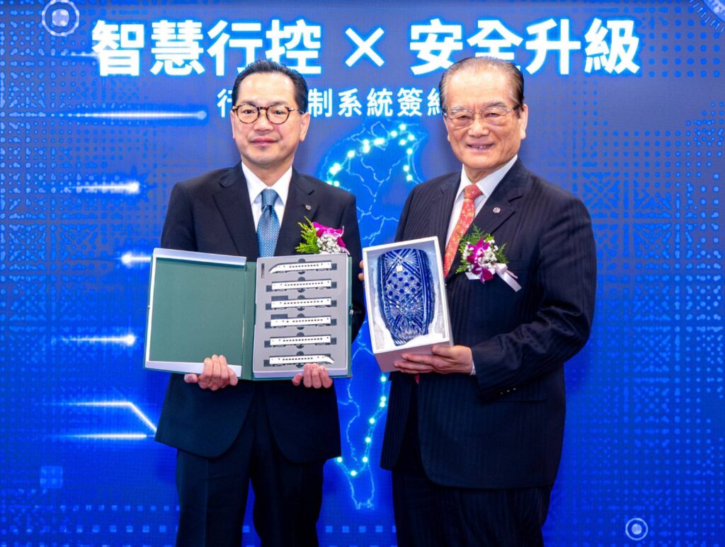 ▲智慧行控與安全升級是臺鐵公司董事長鄭光遠(右)上任後的重要政策與堅持。(圖/臺鐡公司 提供)