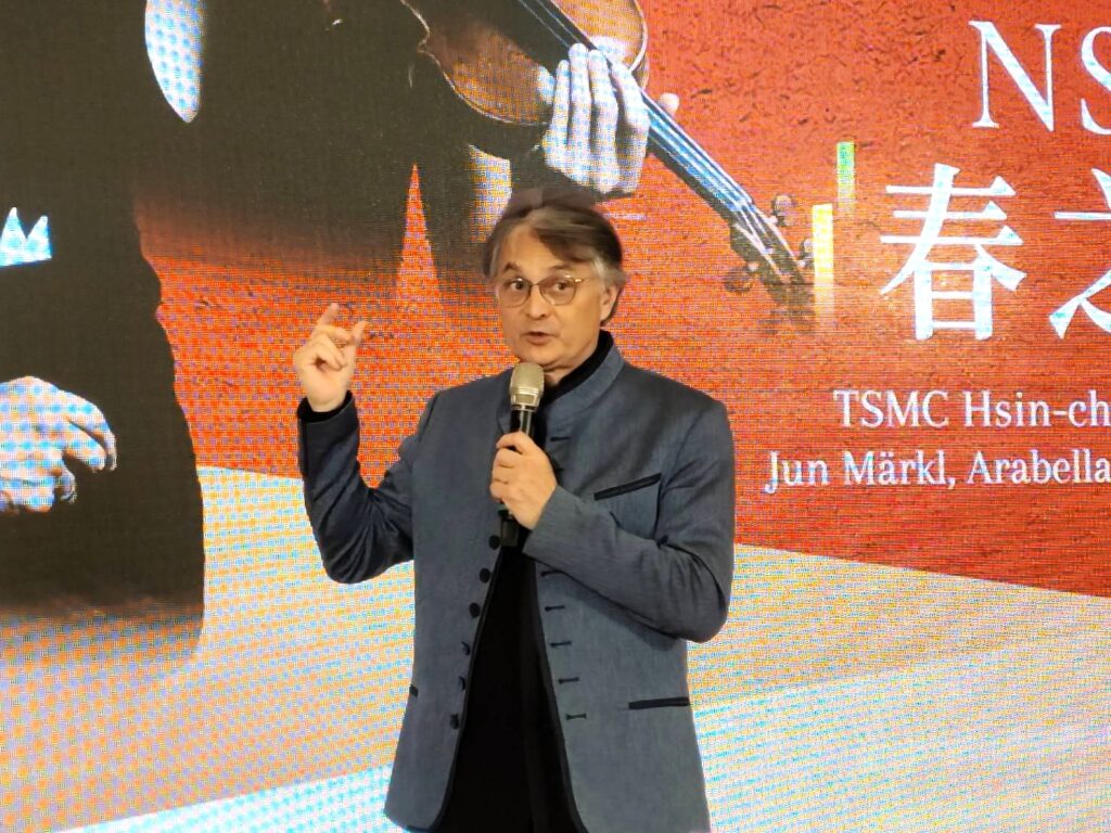 NSO音樂總監準．馬寇爾講述本樂季所探索的浪漫主義精神與『時間』的概念。（記者 陳安婷/攝）