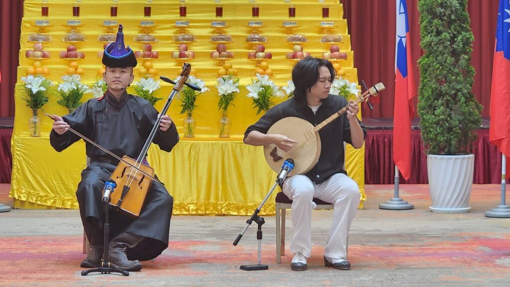 ▲蒙藏文化的詮釋與演出,兩位音樂人的精湛演技,受到好評。(記者 辛澎祥/攝)
