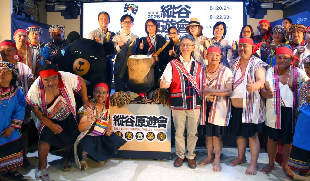 ▲活動主協辦方及與會貴賓代表開心合影留念。(記者 辛澎祥/攝)