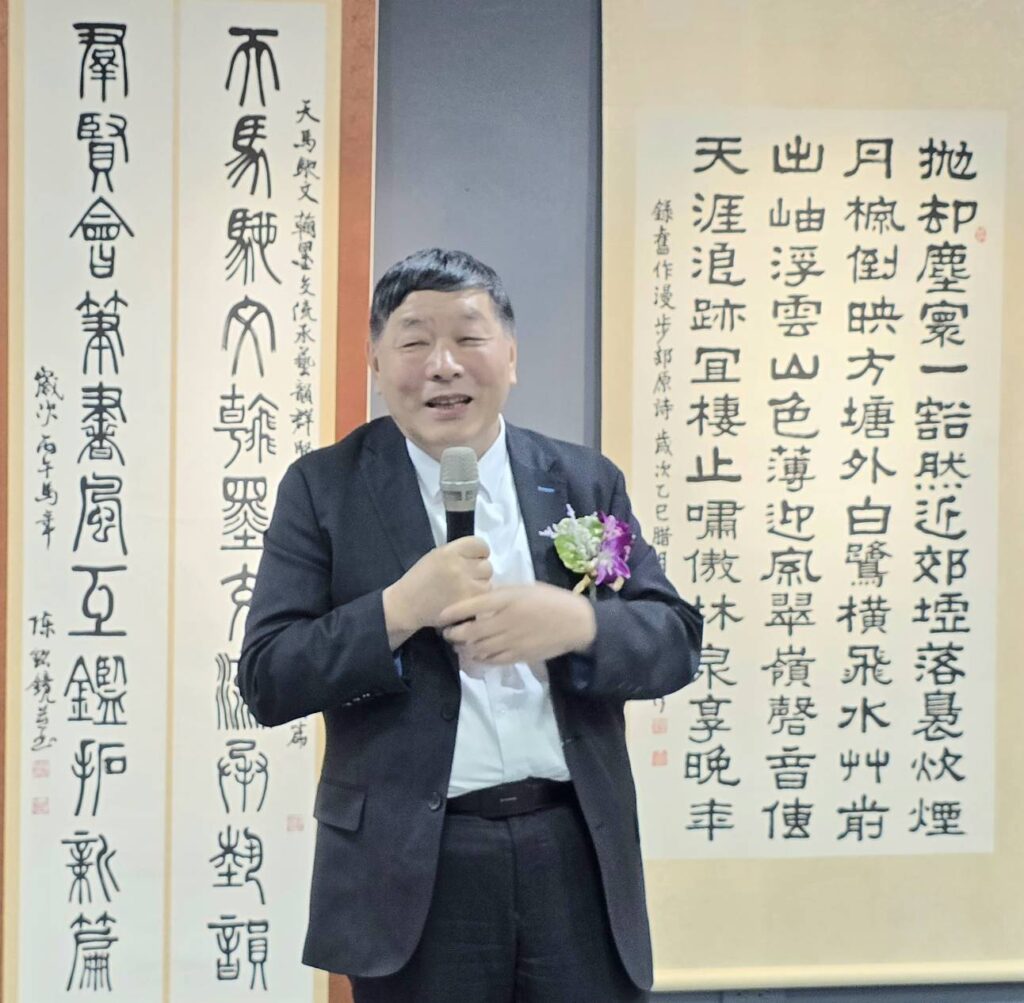 ▲比利時美術家協會主席陸惟華指出，臺南市葉澤山副市長致詞內容表達對書法文化的理解與重視，表現出政府展現對書法文化關注與書法教育紮根推動的決心，確實令人敬佩。（記者 詹佳綺/攝）