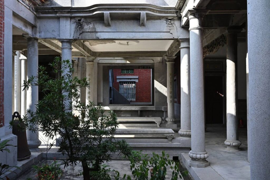 ▲庭院迴廊的文化內涵，帶動建築多元深摯的結構特色。（圖/國父紀念館 提供）