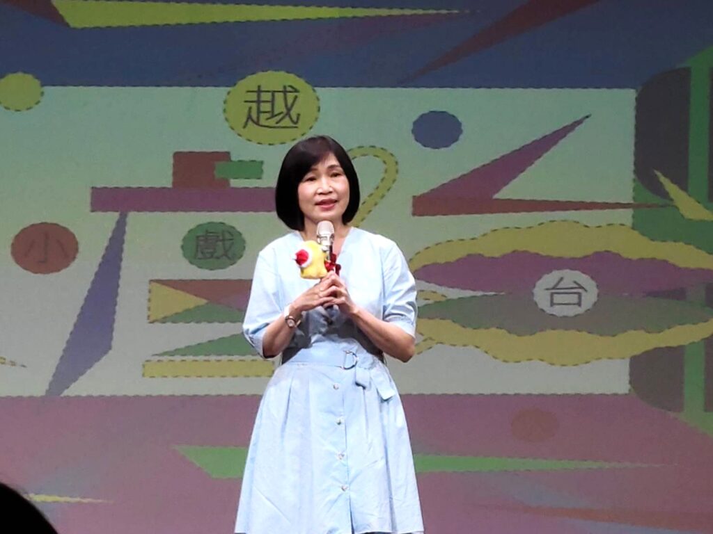 傳藝中心陳悅宜主任宣布，從產業鏈的上中下游健全兒童戲曲生態系，今年夏天兒童戲曲專屬的「五角大廈」終於落成。（記者 陳安婷/攝）