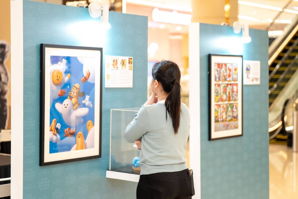 ▲民眾關注欣賞臺灣IP文創產品，有著濃厚興趣。（圖/文策院 提供）