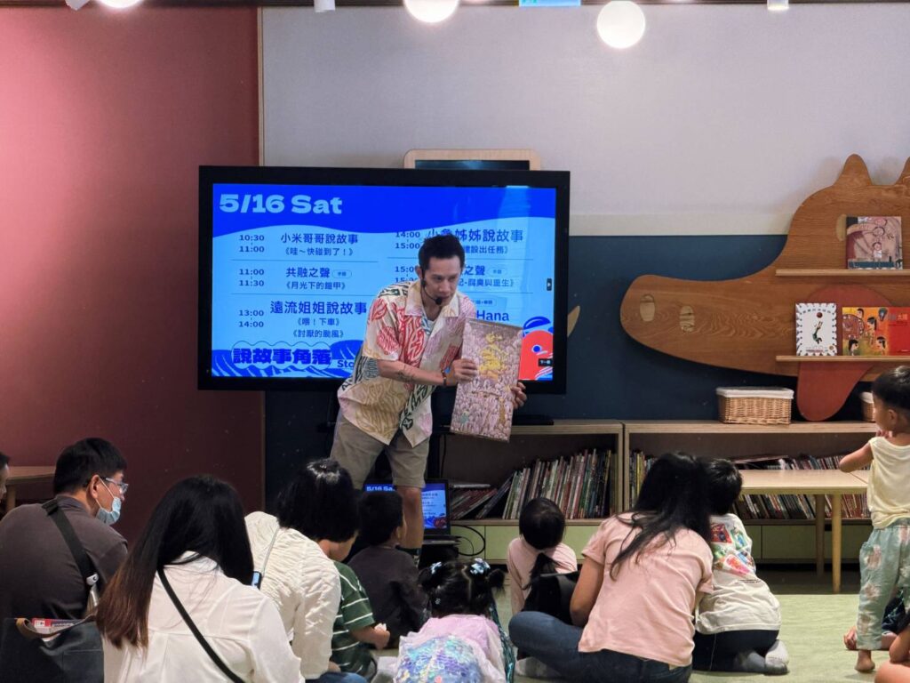 ▲活動中的互動課程，吸引了小朋友的閱讀興趣。（圖/史前館 提供）