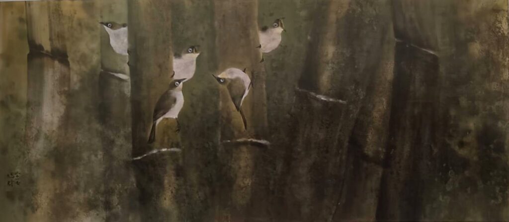 ▲姚旭財在用色與構圖的對應感,讓「竹間清音」的彩墨作品,在觀者視覺延伸中更見新意。(記者 辛澎祥/攝)