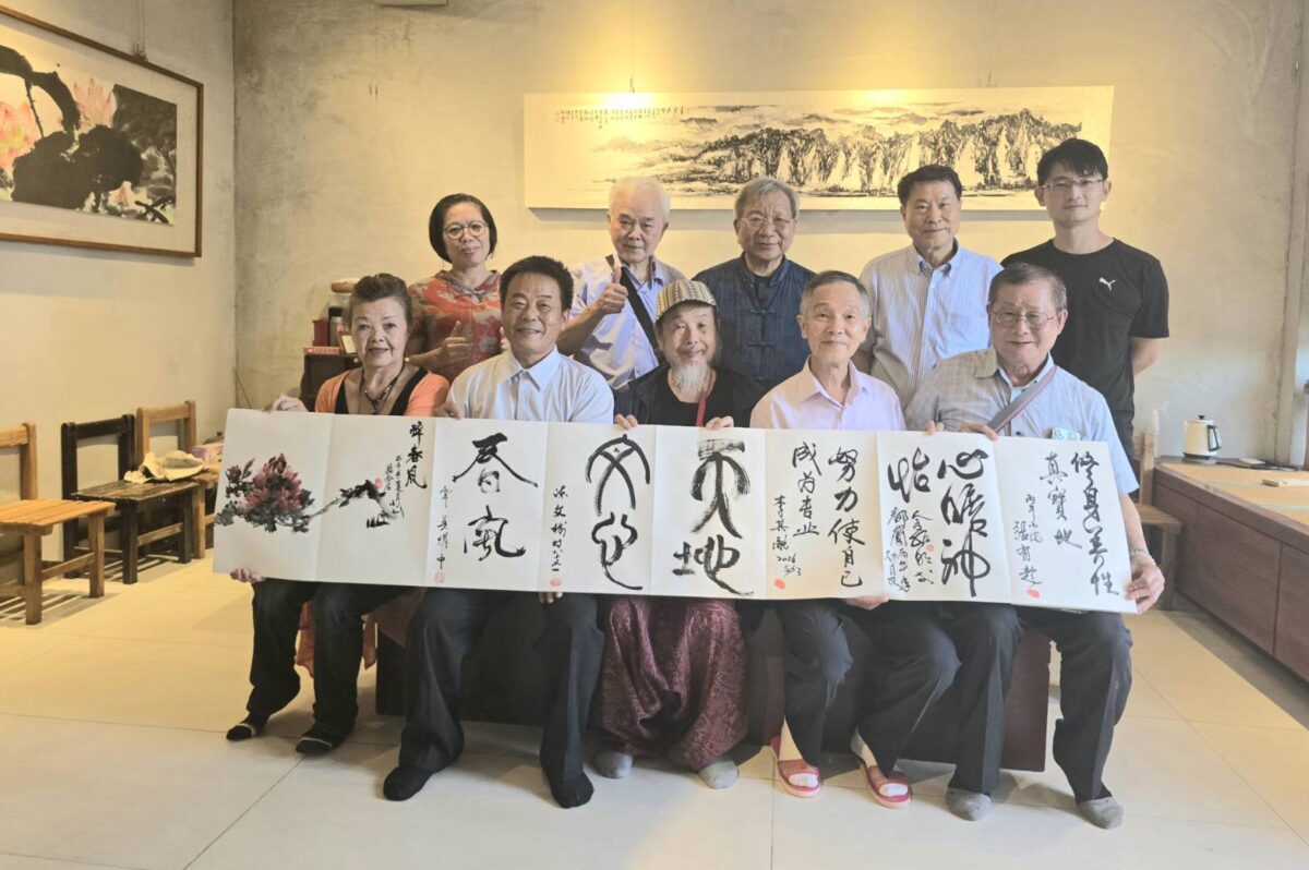 北東藝術家交流揮毫  牽引都蘭山天際線  林永發將潮音小築妝點交流平台  大自然與人文情誼中備顯機緣