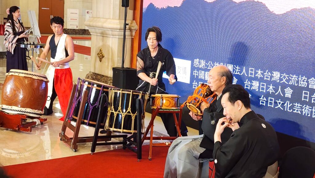 日台藝術家現場聯合演出，默契十足。（記者 陳安婷/攝）