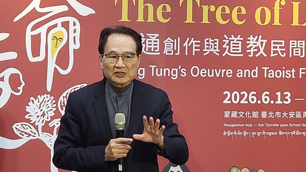 ▲中研院院士李豐楙從道教民間藝術的角度說明這次展品的質量呈現特殊性,以及所寓存的生命價值。(記者 辛澎祥/攝)