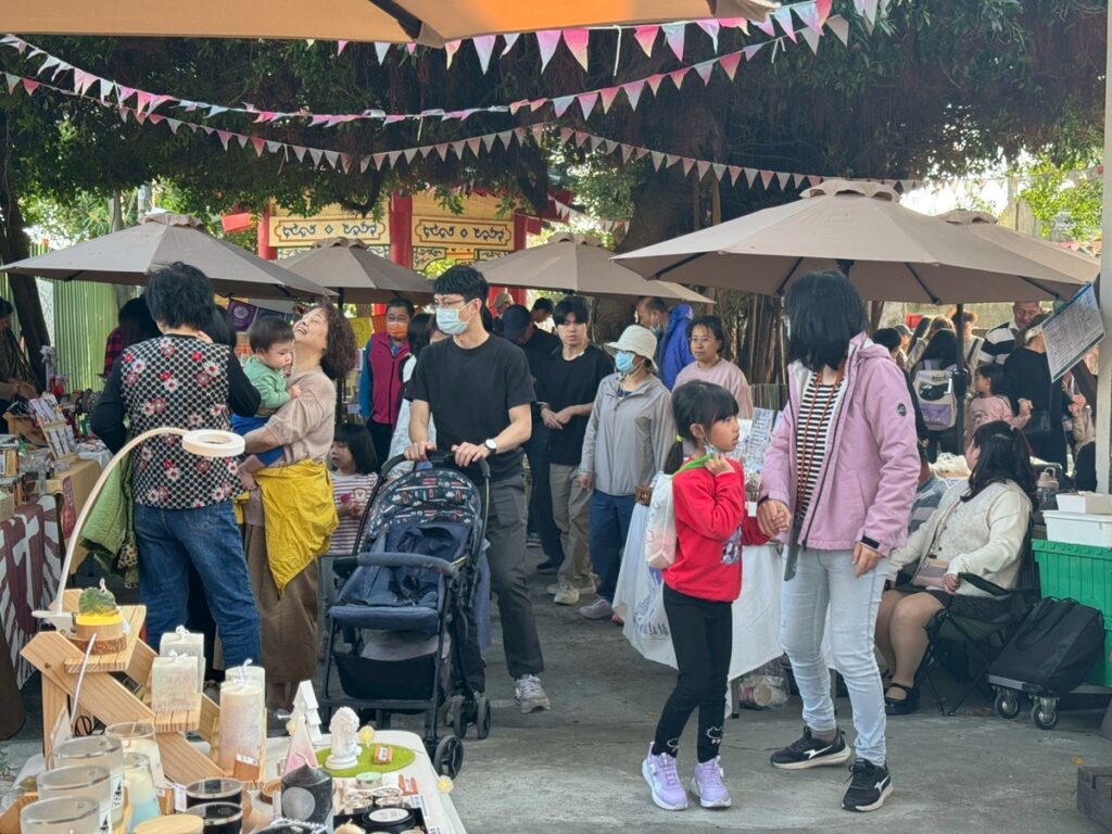 清水眷村文化園「清眷蒔集」主題市集，集結文創手作、特色美食及生活選物。（圖/文化局提供）