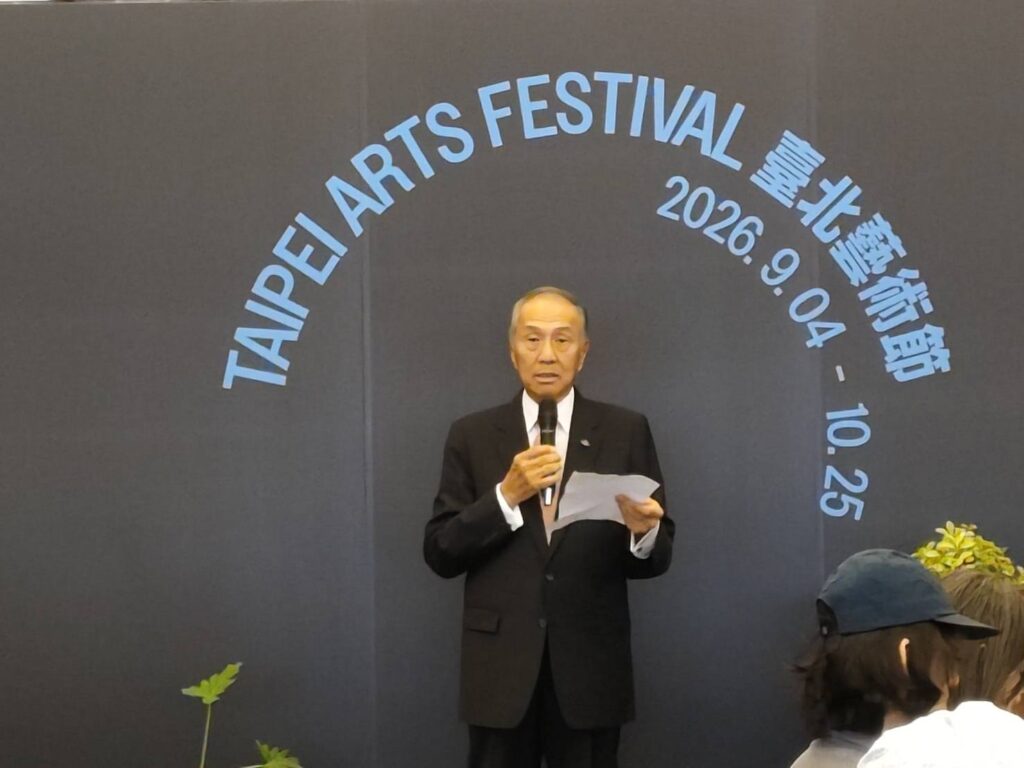 中國信託文教基金會董事長馮寄台歡迎大家多進場觀賞藝文表演。（記者 陳安婷/攝）