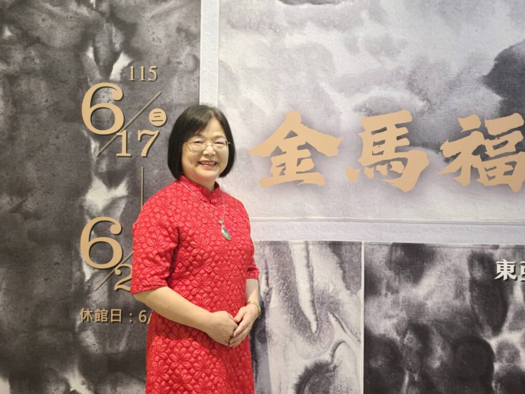 ▲東亞藝術研究會理事長詹惠美,帶領會員們以聯展呈現精湛多彩的書畫作品,備受讚譽與肯定,此展亦成為年度重大藝術饗宴,可謂實至名歸。(記者 詹佳綺/攝)