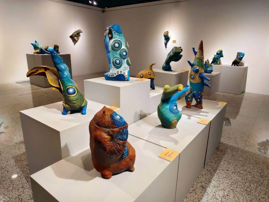 ▲許自貴老師的展出作品帶給觀者不同的視覺體驗。（圖/彰化生活美學館 提供）